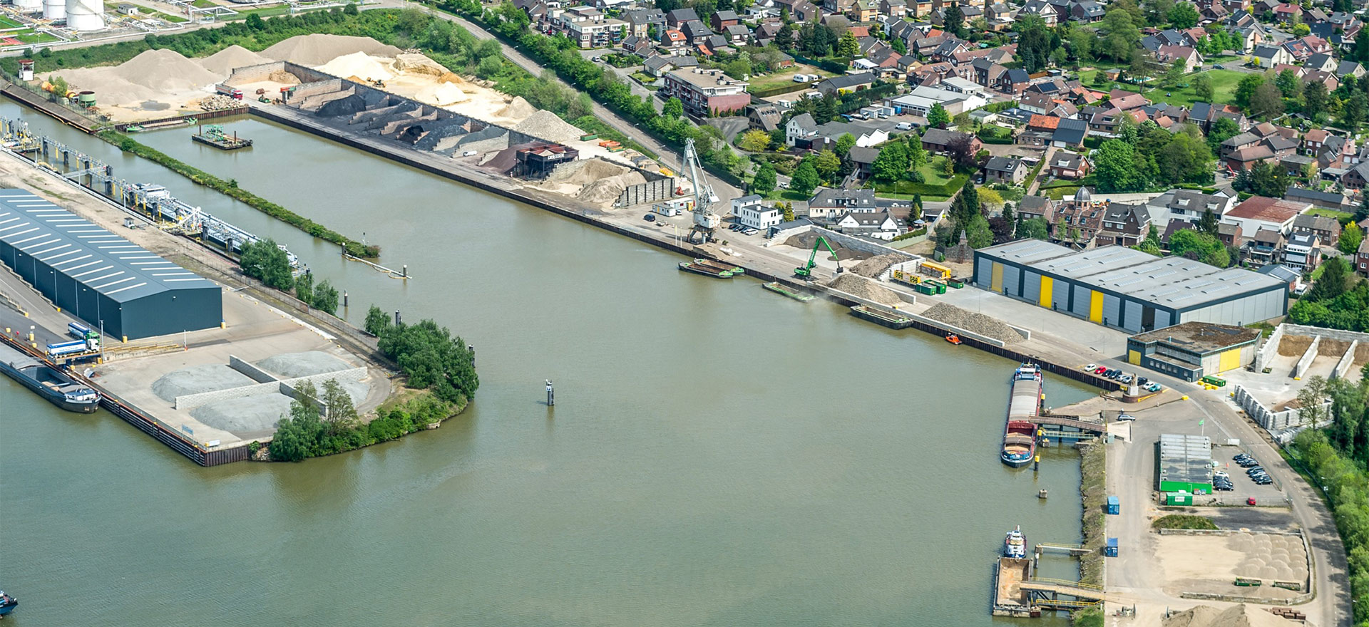 ...tot de havenmeesters van de kleinere binnenhavens